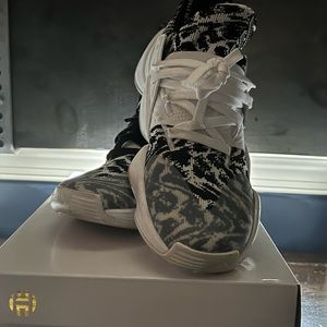 EUC Adidas Harden vol 4 Cookies and Cream version size 6.5 Comes with Box